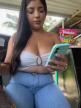 Snapshot of Isaa-Sweet chatting on 05/15/26, 04:36 Isaa-Sweet online show from 05/15/26, 04:36