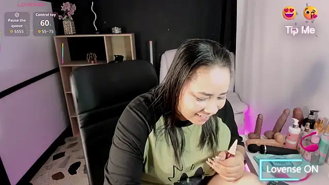 ThaliaBrooks  online show from 11/10/25, 04:22