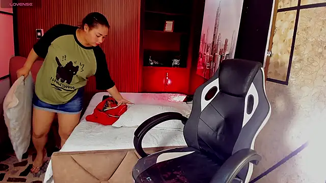 ThaliaBrooks  online show from 11/21/25, 04:33