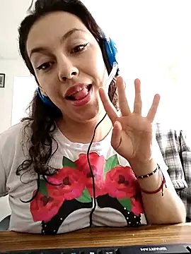 Snapshot of AlanaDesire chatting on 09/14/25, 06:29 AlanaDesire online show from 09/14/25, 06:29