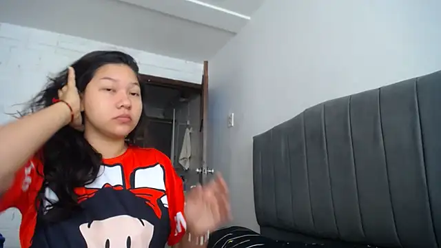 Snapshot of Naia_Stant chatting on 09/19/25, 02:18 Naia Stant online show from 09/19/25, 02:18