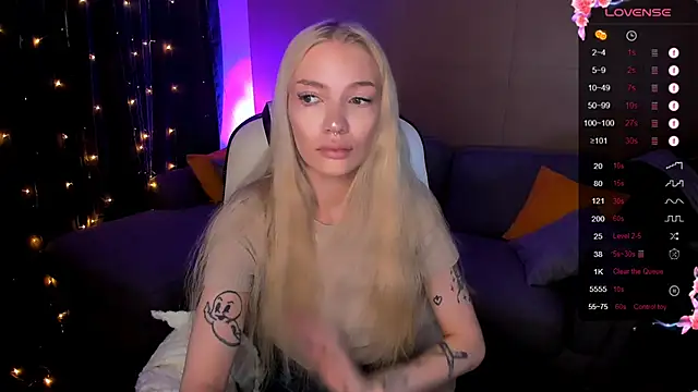 Snapshot of AnyaTaylor_ chatting on 11/21/25, 02:54 AnyaTaylor online show from 11/21/25, 02:54