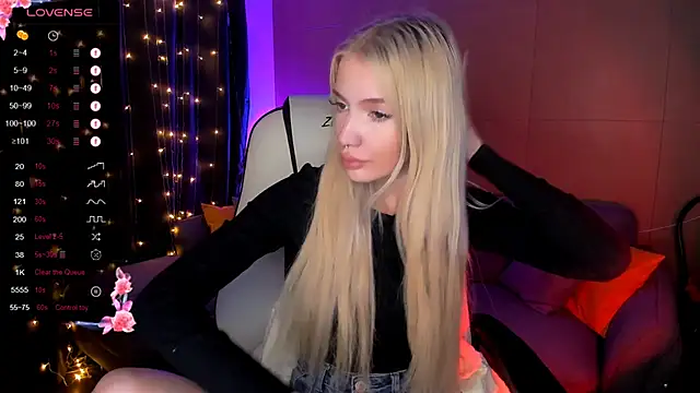 Snapshot of AnyaTaylor_ chatting on 11/24/25, 08:25 AnyaTaylor online show from 11/24/25, 08:25