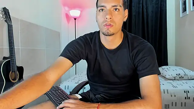 Snapshot of TeamPorn_19 chatting on 10/23/25, 05:40 TeamPorn 19 online show from 10/23/25, 05:40