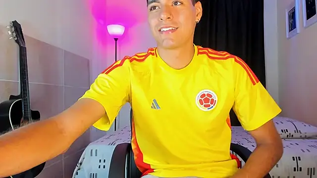 Snapshot of TeamPorn_19 chatting on 10/25/25, 03:25 TeamPorn 19 online show from 10/25/25, 03:25