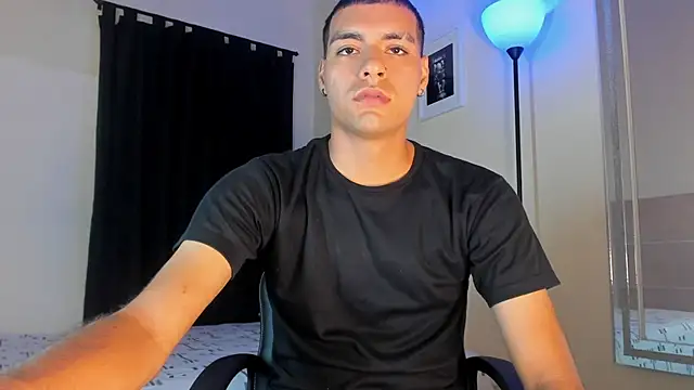 Snapshot of TeamPorn_19 chatting on 10/28/25, 03:43 TeamPorn 19 online show from 10/28/25, 03:43