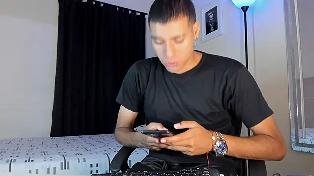 Snapshot of TeamPorn_19 chatting on 10/30/25, 07:10 TeamPorn 19 online show from 10/30/25, 07:10