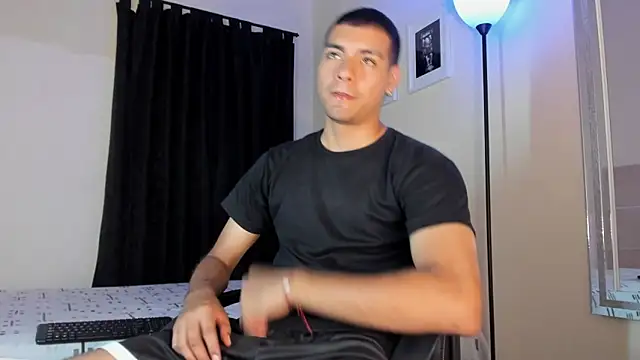 Snapshot of TeamPorn_19 chatting on 11/06/25, 02:45 TeamPorn 19 online show from 11/06/25, 02:45