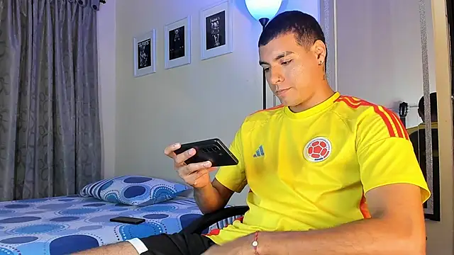 Snapshot of TeamPorn_19 chatting on 11/20/25, 03:39 TeamPorn 19 online show from 11/20/25, 03:39