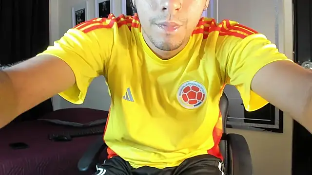 Snapshot of TeamPorn_19 chatting on 12/13/25, 08:14 TeamPorn 19 online show from 12/13/25, 08:14