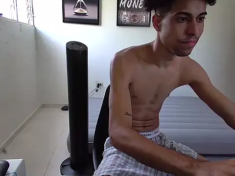 Snapshot of Dollarhot30 chatting on 09/29/25, 01:38 Dollarhot30 online show from 09/29/25, 01:38