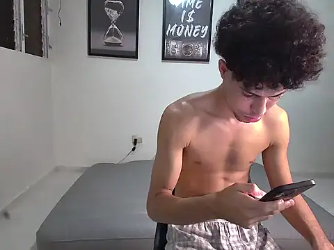 Snapshot of Dollarhot30 chatting on 11/06/25, 06:25 Dollarhot30 online show from 11/06/25, 06:25