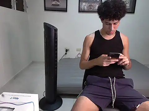 Snapshot of Dollarhot30 chatting on 11/10/25, 12:20 Dollarhot30 online show from 11/10/25, 12:20