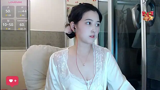 Snapshot of xx9938 chatting on 09/17/25, 01:35 xx9938 online show from 09/17/25, 01:35