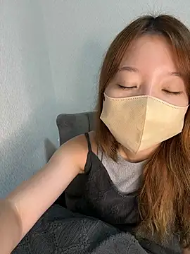 Snapshot of yuuhichan chatting on 10/13/25, 03:45 yuuhichan online show from 10/13/25, 03:45