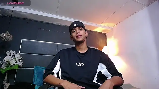 Snapshot of jhos_padill chatting on 11/22/25, 01:43 jhos padill online show from 11/22/25, 01:43