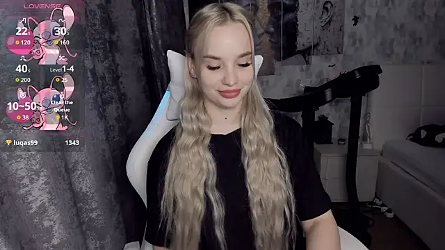 KiraKrox online show from 11/18/25, 09:19