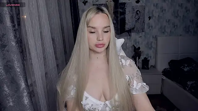 KiraKrox online show from 12/15/25, 08:24