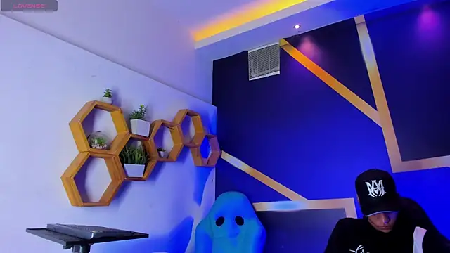 Snapshot of imperial_boys chatting on 09/10/25, 03:50 imperial boys online show from 09/10/25, 03:50