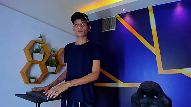 Snapshot of imperial_boys chatting on 09/15/25, 04:12 imperial boys online show from 09/15/25, 04:12