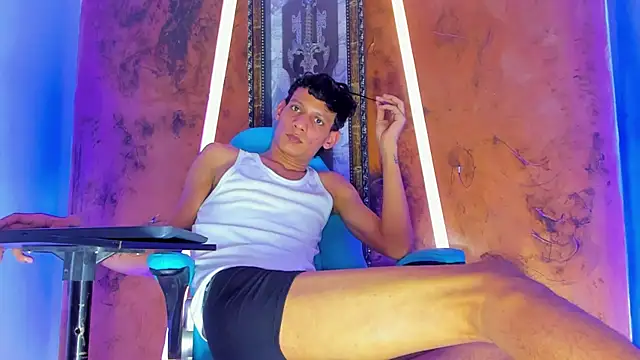 Snapshot of imperial_boys chatting on 10/31/25, 01:06 imperial boys online show from 10/31/25, 01:06