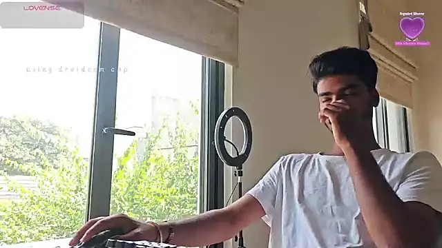 Snapshot of mrbuddy85 chatting on 09/28/25, 07:58 mrbuddy85 online show from 09/28/25, 07:58