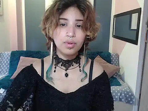 Snapshot of VenusMist chatting on 09/15/25, 07:36 VenusMist online show from 09/15/25, 07:36