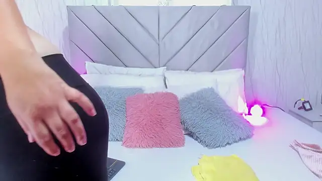 Victoria Guzman online show from 02/10/26, 04:22