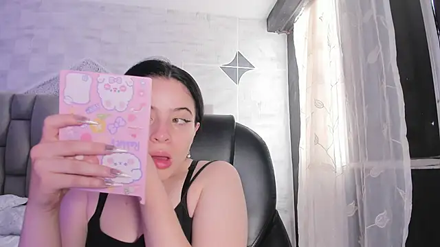 Snapshot of ChannelWhite_ chatting on 09/26/25, 09:30 ChannelWhite online show from 09/26/25, 09:30