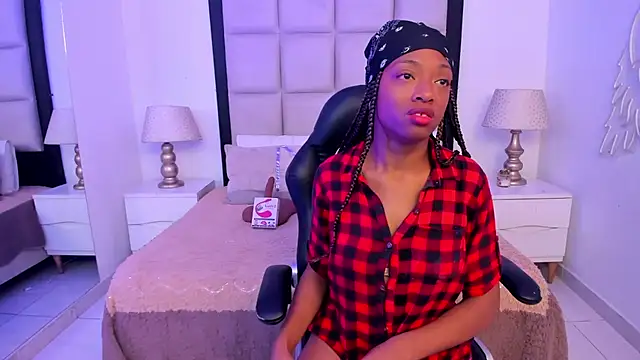 Snapshot of ElisabettaMonroy chatting on 12/04/25, 05:32 ElisabettaMonroy online show from 12/04/25, 05:32