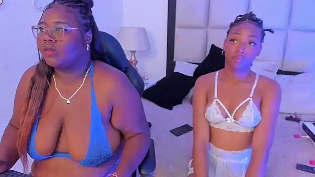 Snapshot of ElisabettaMonroy chatting on 12/17/25, 08:59 ElisabettaMonroy online show from 12/17/25, 08:59