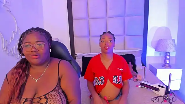 Snapshot of ElisabettaMonroy chatting on 12/18/25, 04:02 ElisabettaMonroy online show from 12/18/25, 04:02