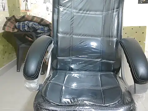 Snapshot of shallyji chatting on 10/18/25, 02:40 shallyji online show from 10/18/25, 02:40