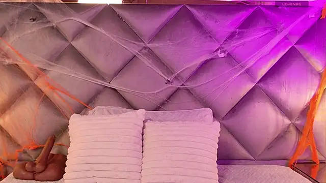 gemma sm online show from 10/24/25, 02:52