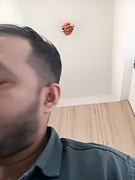 Snapshot of VJ17 chatting on 11/05/25, 05:18 VJ17 online show from 11/05/25, 05:18