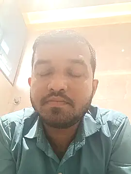 Snapshot of VJ17 chatting on 12/05/25, 05:05 VJ17 online show from 12/05/25, 05:05