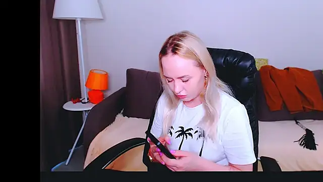 LiluMoon   online show from 04/23/26, 08:13
