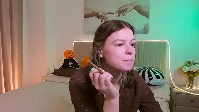 Snapshot of Lisa_Blossom chatting on 10/27/25, 06:06 Lisa Blossom online show from 10/27/25, 06:06