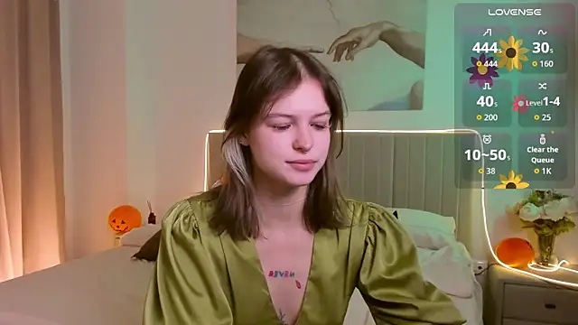 Snapshot of Lisa_Blossom chatting on 11/05/25, 06:02 Lisa Blossom online show from 11/05/25, 06:02