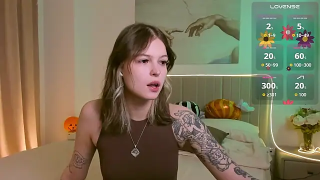 Snapshot of Lisa_Blossom chatting on 11/10/25, 06:01 Lisa Blossom online show from 11/10/25, 06:01