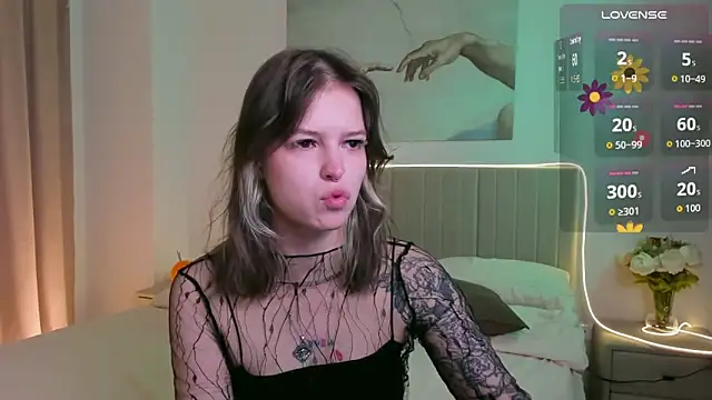 Snapshot of Lisa_Blossom chatting on 11/13/25, 06:01 Lisa Blossom online show from 11/13/25, 06:01