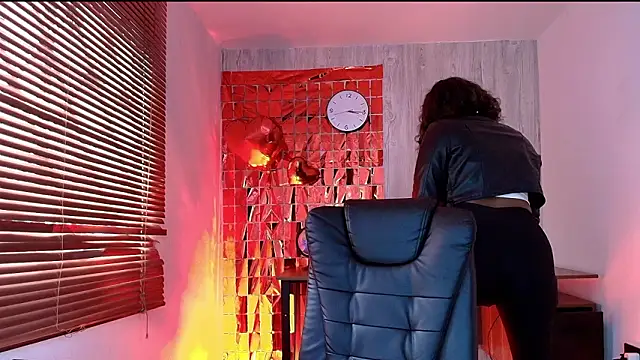 Snapshot of ArianaBeake chatting on 02/16/26, 08:16 ArianaBeake online show from 02/16/26, 08:16