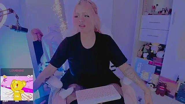 Snapshot of amywilld chatting on 03/16/26, 05:44 amywilld online show from 03/16/26, 05:44