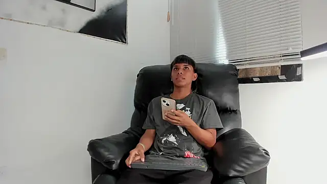 tyler twink boy online show from 02/05/26, 02:00