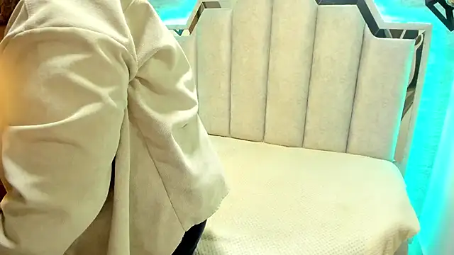 Snapshot of _Emily_rosee_ chatting on 09/27/25, 12:21 Emily rosee online show from 09/27/25, 12:21