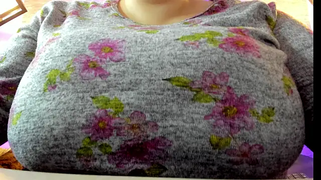 Snapshot of _Emily_rosee_ chatting on 10/29/25, 11:23 Emily rosee online show from 10/29/25, 11:23