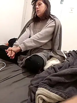 Snapshot of Couplefrsex chatting on 10/12/25, 01:54 Couplefrsex online show from 10/12/25, 01:54