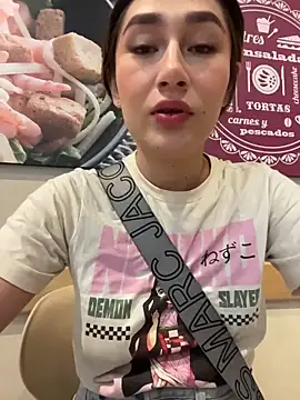 Isa Villamarin online show from 10/24/25, 03:08