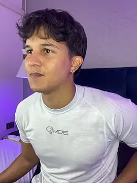 Leo Savage  online show from 10/05/25, 03:49