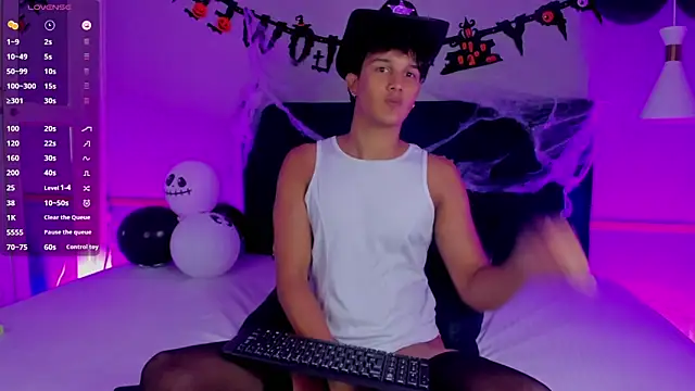 Leo Savage  online show from 10/18/25, 04:48